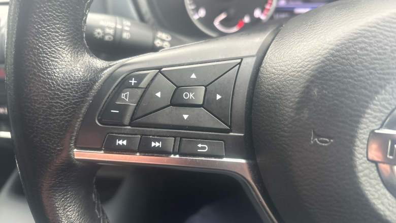 Nissan Juke 1.0 DiG-T 114 Tekna 5dr Petrol Hatchback